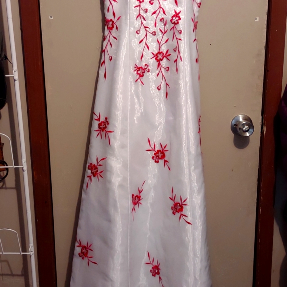 Formal, lace-up back, prom/wedding dress